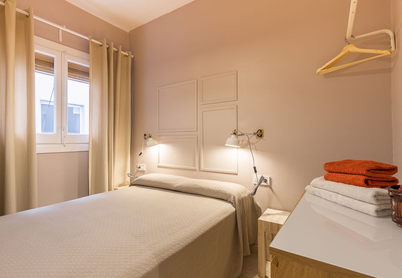 apartment plaza españa double bedroom with interior balcony