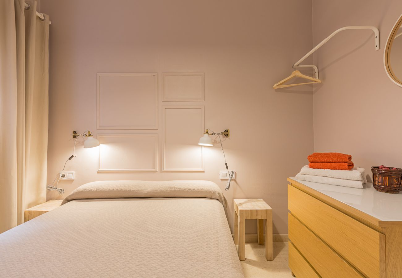 apartment plaza españa double bedroom with interior balcony