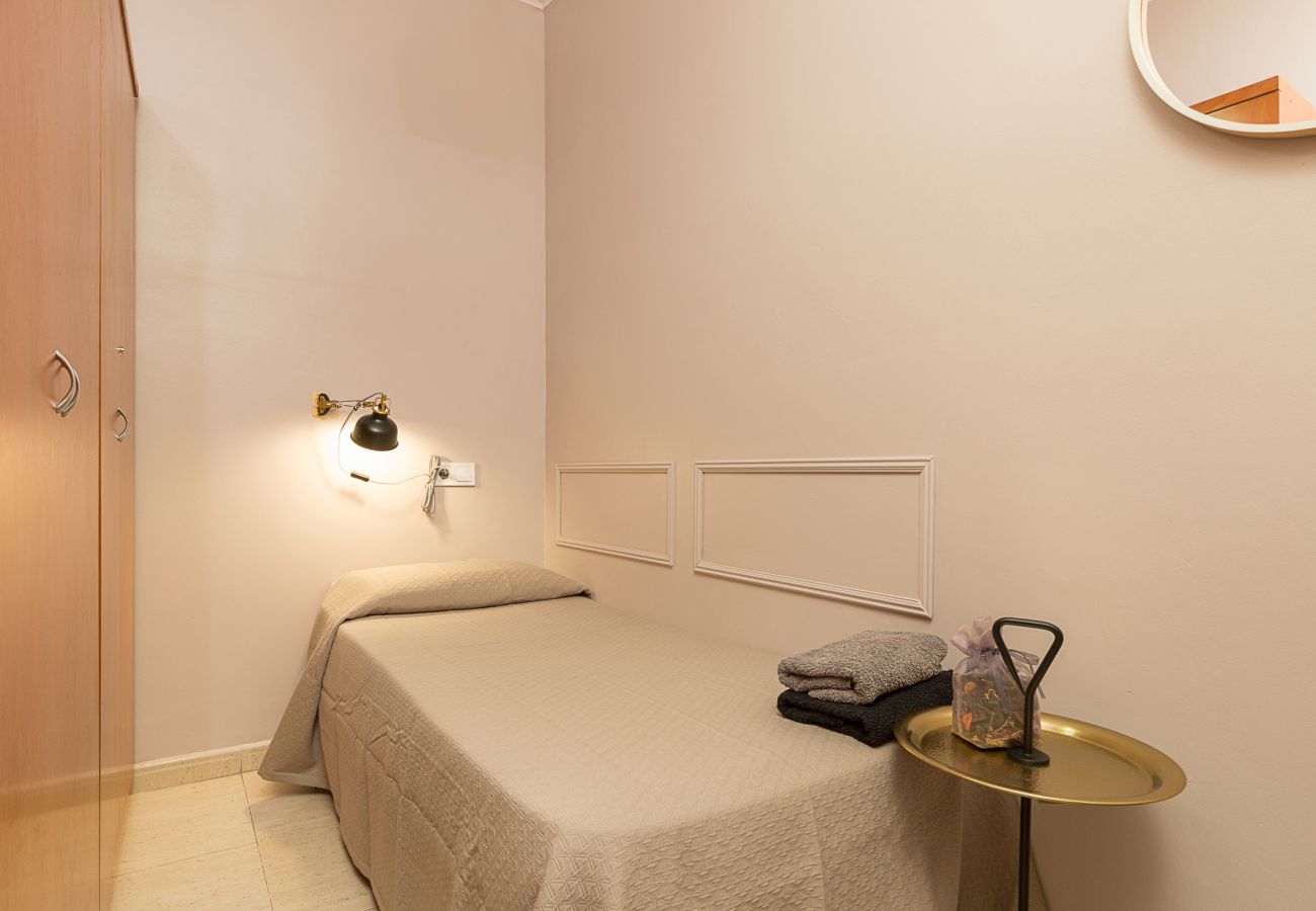 single bedroom very quiet in the apartment plaza españa barcelona