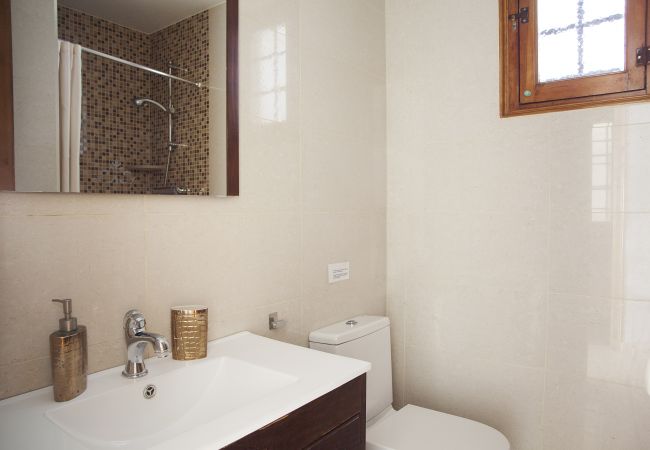 Apartamento em Barcelona - VILADOMAT, large 4bed/2bath with balcony Apartamento em Barcelona - VILADOMAT, large 4bed/2bath with balcony