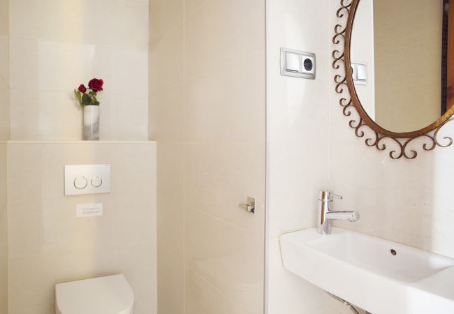 Apartamento em Barcelona - VILADOMAT, large 4bed/2bath with balcony Apartamento em Barcelona - VILADOMAT, large 4bed/2bath with balcony