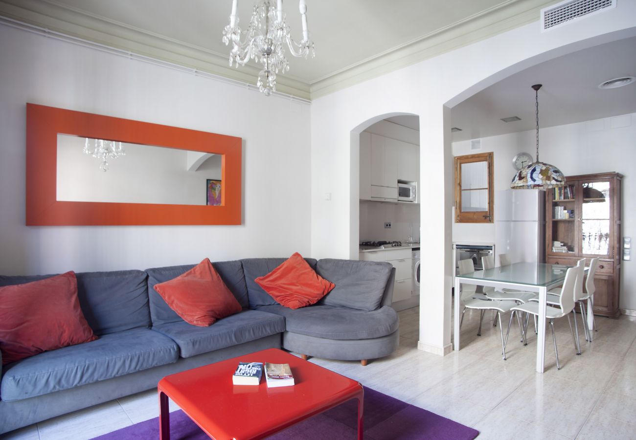 Apartamento em Barcelona - VILADOMAT, large 4bed/2bath with balcony