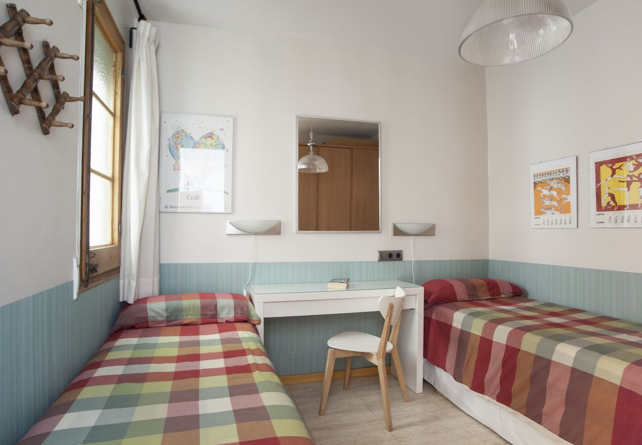 Apartamento em Barcelona - VILADOMAT, large 4bed/2bath with balcony