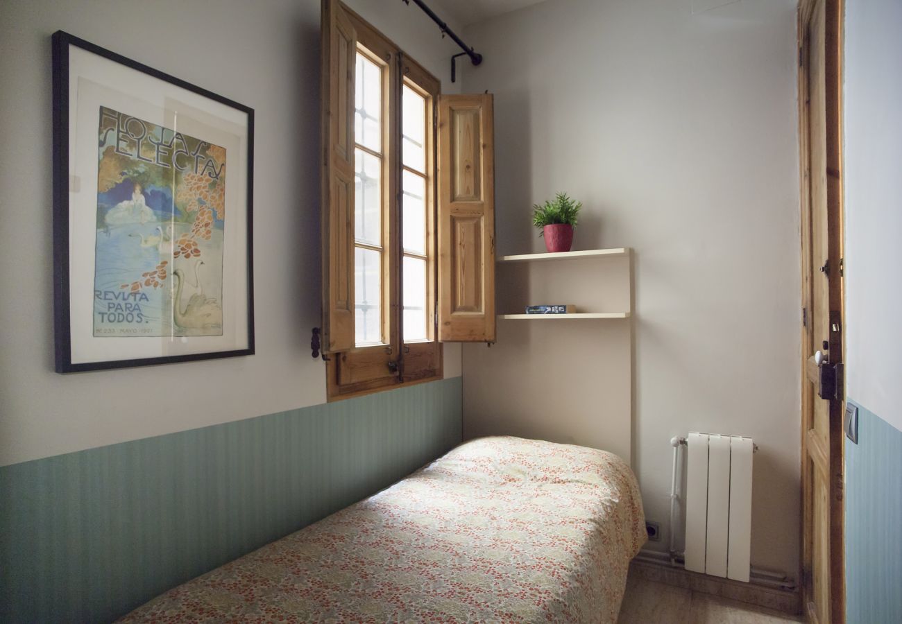 Apartamento em Barcelona - VILADOMAT, large 4bed/2bath with balcony