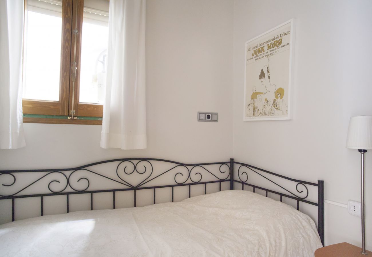 Apartamento em Barcelona - VILADOMAT, large 4bed/2bath with balcony