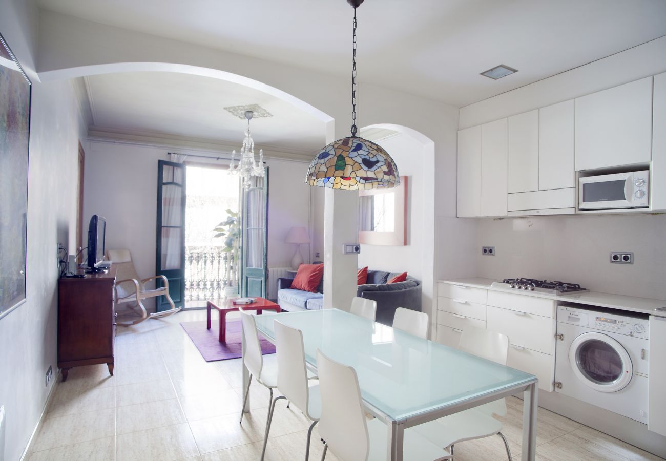 Apartamento em Barcelona - VILADOMAT, large 4bed/2bath with balcony