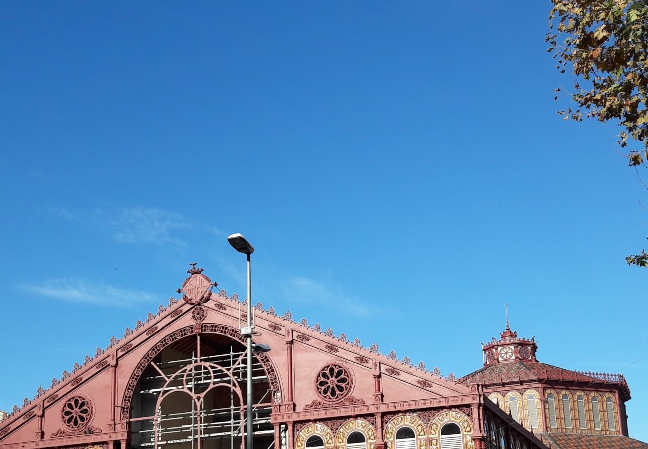 Apartamento em Barcelona - VILADOMAT, large 4bed/2bath with balcony