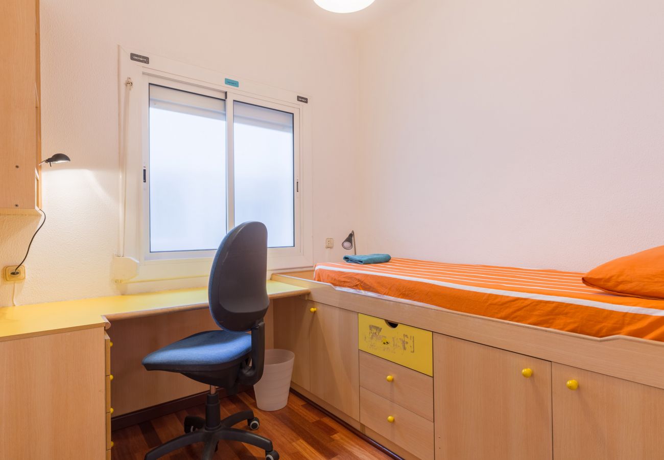 Apartamento em Barcelona - PORT BCN, classic 3bed with balcony