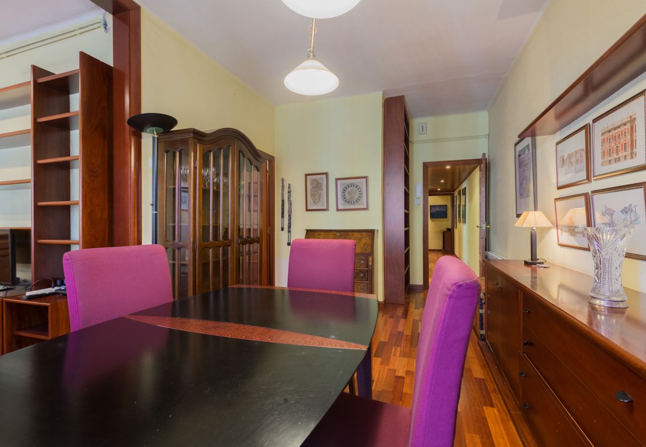 Apartamento em Barcelona - PORT BCN, classic 3bed with balcony
