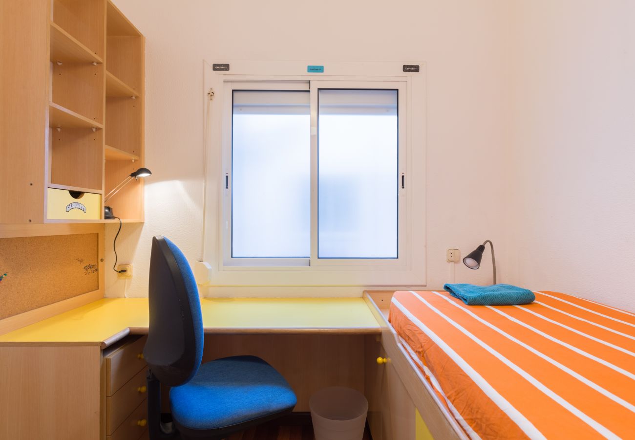 Apartamento em Barcelona - PORT BCN, classic 3bed with balcony
