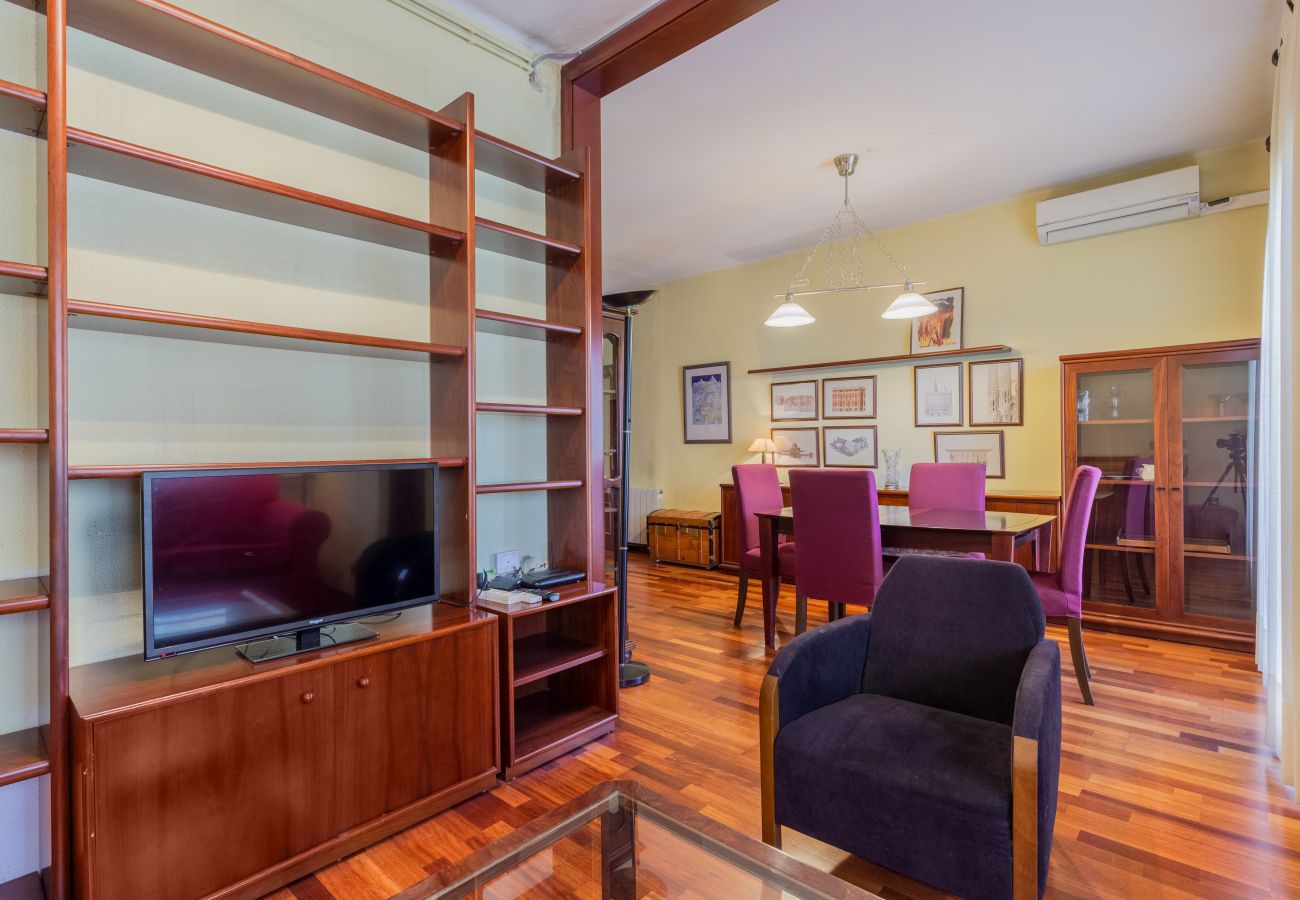 Apartamento em Barcelona - PORT BCN, classic 3bed with balcony