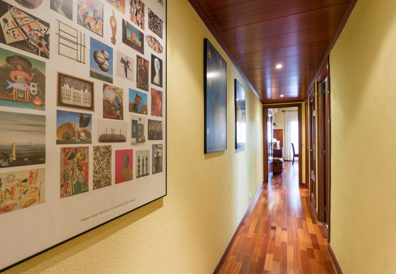 Apartamento em Barcelona - PORT BCN, classic 3bed with balcony