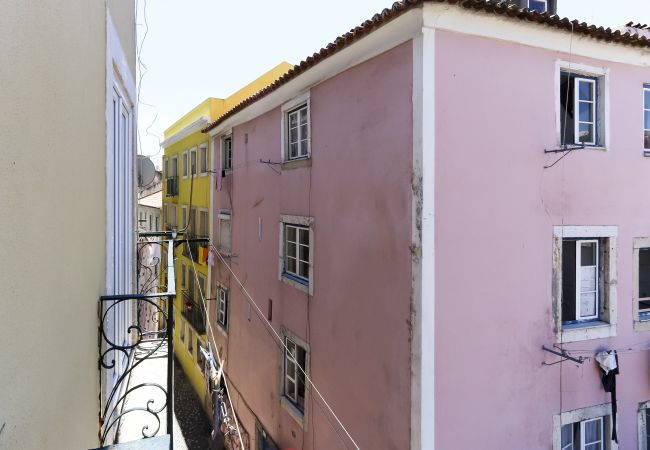 Apartamento em Lisboa - TYPICAL MOURARIA by HOMING Apartamento em Lisboa - TYPICAL MOURARIA by HOMING