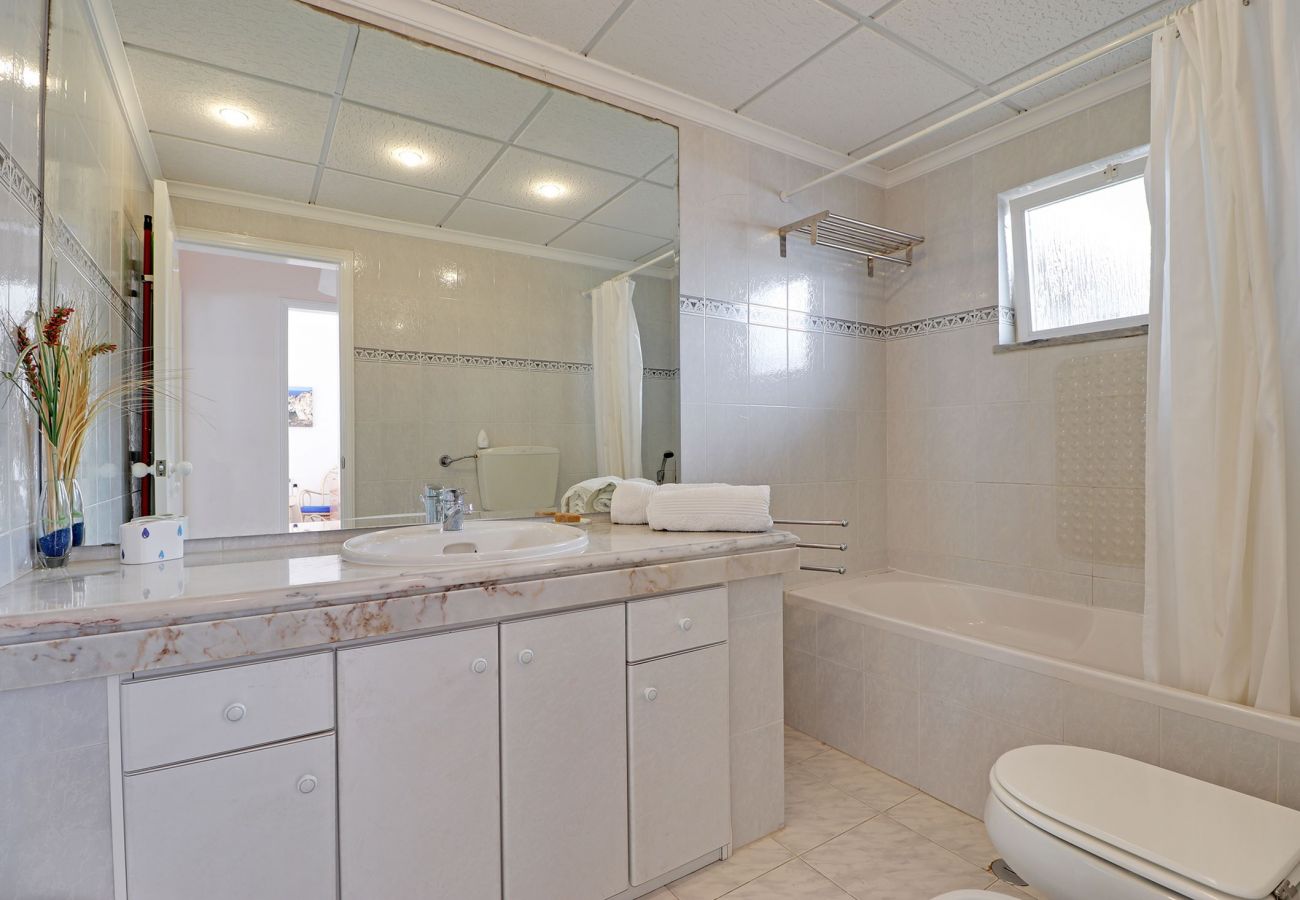 Apartamento em Galé - ALBUFEIRA CONCEPT 1 WITH POOL by HOMING