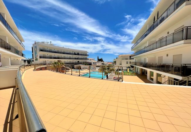 Apartamento em Albufeira - ALBUFEIRA TERRACE WITH POOL by HOMING Apartamento em Albufeira - ALBUFEIRA TERRACE WITH POOL by HOMING