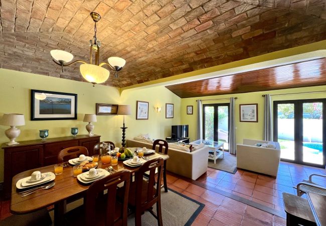 Villa em Vilamoura - VILAMOURA TRADITIONAL VILLA WITH POOL by HOMING Villa em Vilamoura - VILAMOURA TRADITIONAL VILLA WITH POOL by HOMING