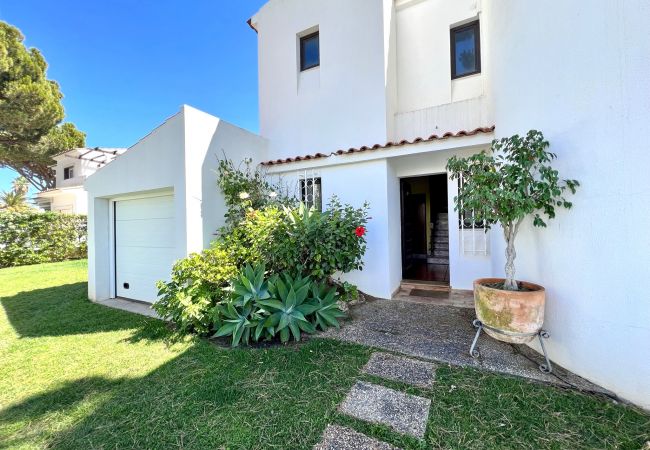 Villa em Vilamoura - VILAMOURA TRADITIONAL VILLA WITH POOL by HOMING Villa em Vilamoura - VILAMOURA TRADITIONAL VILLA WITH POOL by HOMING