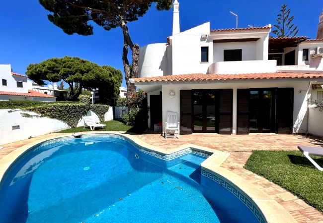 Villa em Vilamoura - VILAMOURA TRADITIONAL VILLA WITH POOL by HOMING Villa em Vilamoura - VILAMOURA TRADITIONAL VILLA WITH POOL by HOMING
