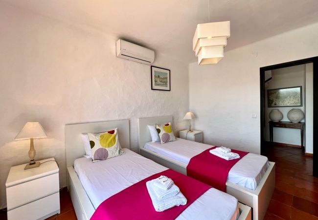 Villa em Portimão - PORTIMÃO BELLEVUE VILLA WITH POOL by HOMING Villa em Portimão - PORTIMÃO BELLEVUE VILLA WITH POOL by HOMING