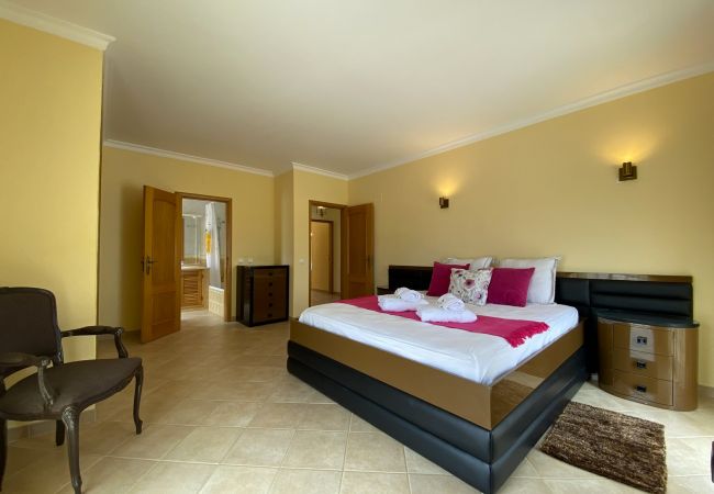 Villa em Pêra - PÊRA AMAZING VILLA WITH POOL by HOMING Villa em Pêra - PÊRA AMAZING VILLA WITH POOL by HOMING