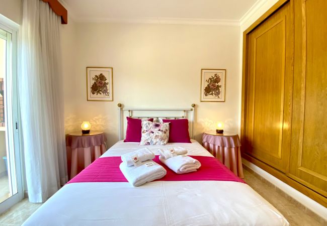 Apartamento em Vilamoura - VILAMOURA TYPICAL 2 WITH POOL by HOMING Apartamento em Vilamoura - VILAMOURA TYPICAL 2 WITH POOL by HOMING