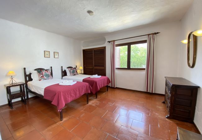 Villa em Albufeira - ALBUFEIRA VINTAGE DESIGN VILLA WITH POOL by HOMING Villa em Albufeira - ALBUFEIRA VINTAGE DESIGN VILLA WITH POOL by HOMING