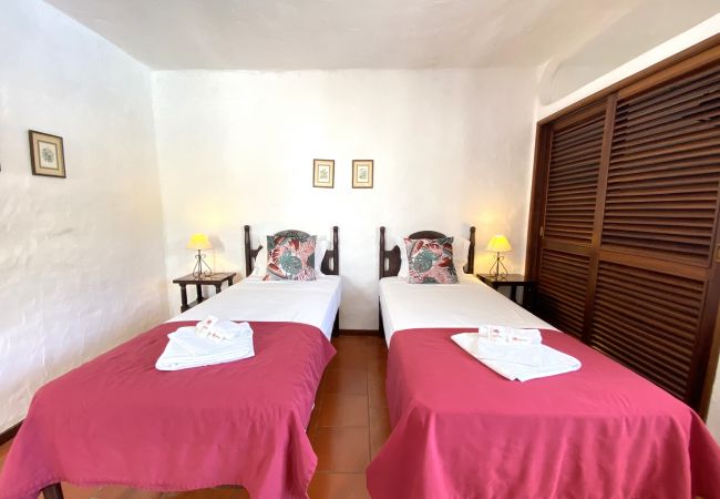 Villa em Albufeira - ALBUFEIRA VINTAGE DESIGN VILLA WITH POOL by HOMING Villa em Albufeira - ALBUFEIRA VINTAGE DESIGN VILLA WITH POOL by HOMING