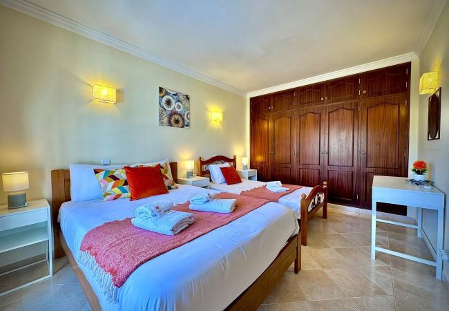 Villa em Albufeira - ALBUFEIRA SUMMER VILLA 1 WITH POOL by HOMING Villa em Albufeira - ALBUFEIRA SUMMER VILLA 1 WITH POOL by HOMING