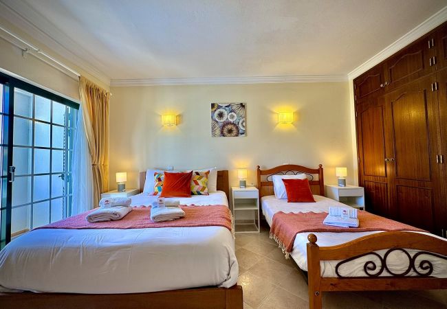 Villa em Albufeira - ALBUFEIRA SUMMER VILLA 1 WITH POOL by HOMING Villa em Albufeira - ALBUFEIRA SUMMER VILLA 1 WITH POOL by HOMING