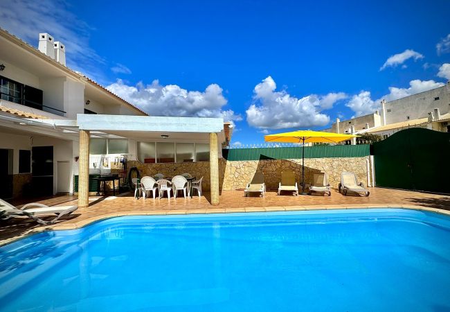 Villa em Albufeira - ALBUFEIRA SUMMER VILLA 1 WITH POOL by HOMING Villa em Albufeira - ALBUFEIRA SUMMER VILLA 1 WITH POOL by HOMING