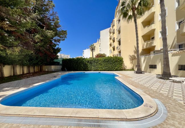 Apartamento em Albufeira - ALBUFEIRA MARINA SOL WITH POOL by HOMING Apartamento em Albufeira - ALBUFEIRA MARINA SOL WITH POOL by HOMING