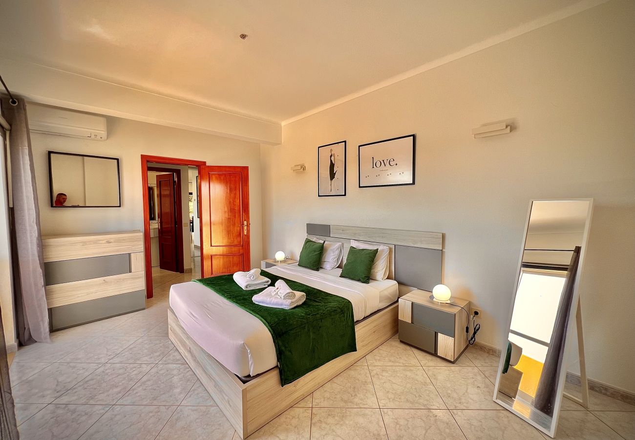 Apartamento em Albufeira - ALBUFEIRA MARINA SOL WITH POOL by HOMING