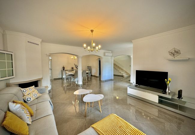 Villa em Quarteira - QUARTEIRA PREMIUM VILLA WITH POOL by HOMING Villa em Quarteira - QUARTEIRA PREMIUM VILLA WITH POOL by HOMING