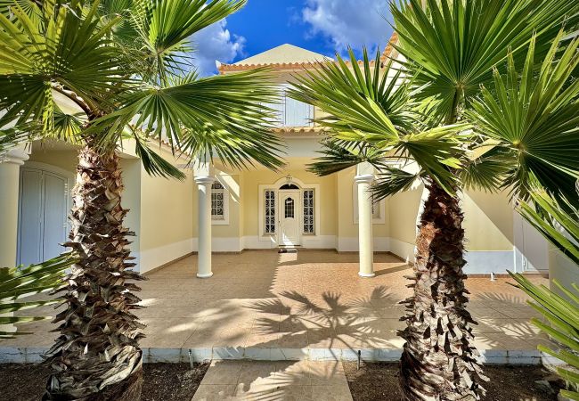 Villa em Quarteira - QUARTEIRA PREMIUM VILLA WITH POOL by HOMING Villa em Quarteira - QUARTEIRA PREMIUM VILLA WITH POOL by HOMING
