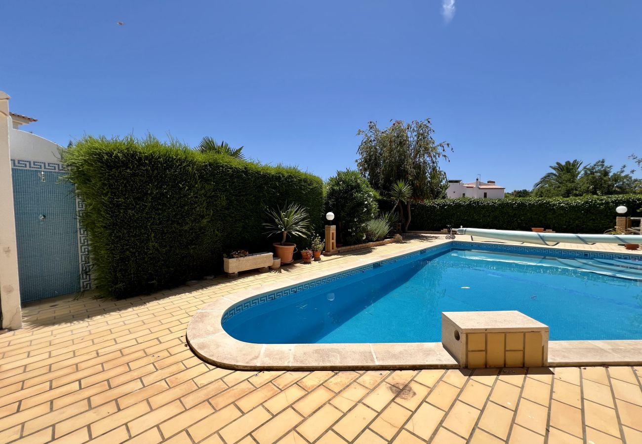 Villa em Mexilhoeira da Carregação - ALVOR TRADITIONAL VILLA WITH POOL by HOMING