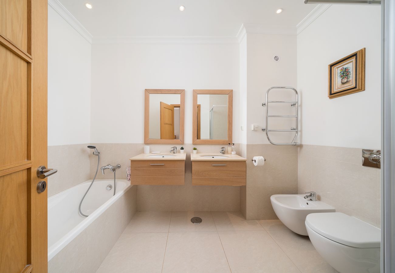Casa geminada em Quarteira - VILAMOURA GARDEN VILLA WITH POOL by HOMING