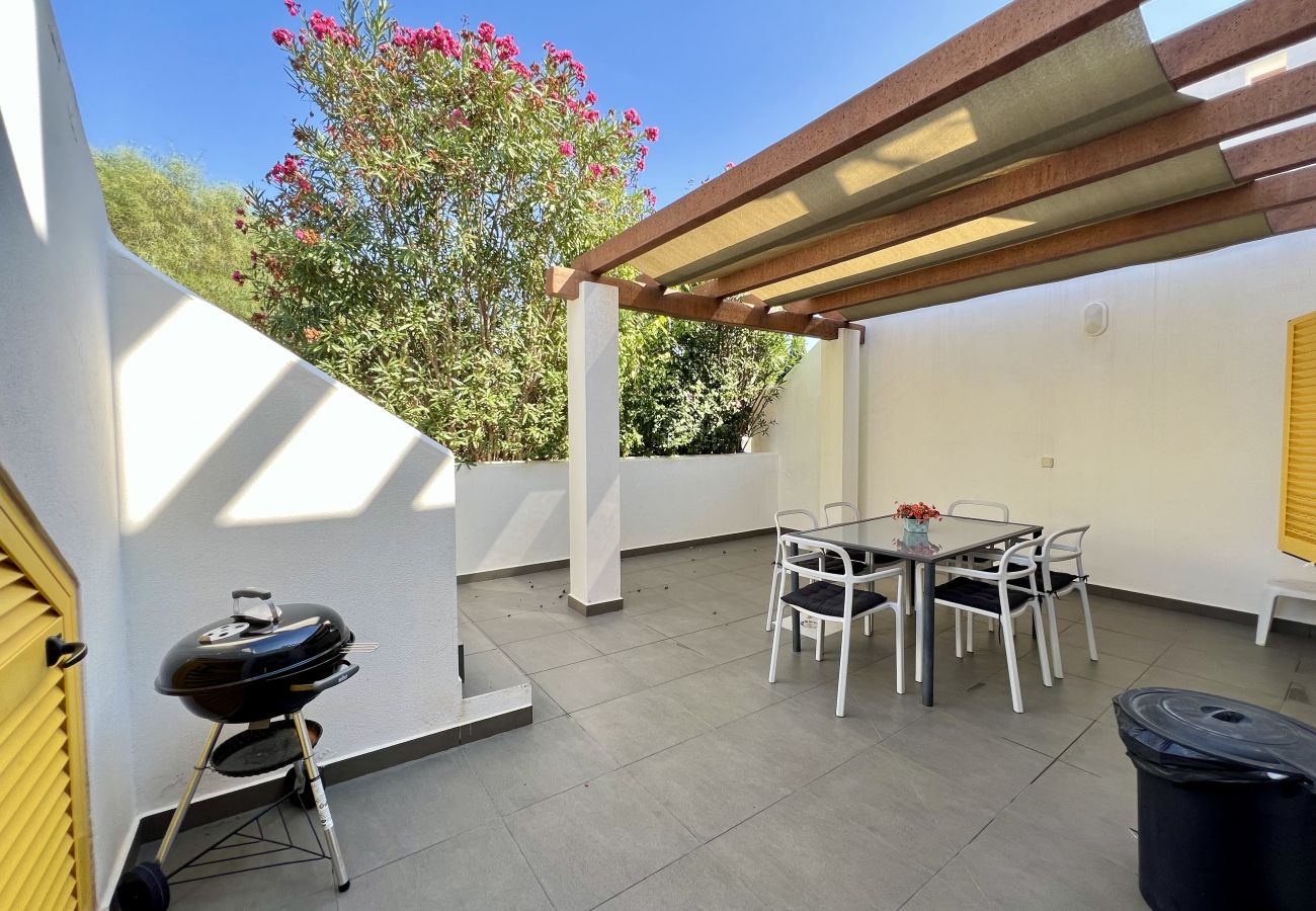 Casa geminada em Vilamoura - VILAMOURA CLUB VILLA 1 WITH POOL by HOMING