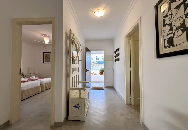 Apartamento em Vilamoura - VILAMOURA GRAND TERRACE WITH POOL by HOMING Apartamento em Vilamoura - VILAMOURA GRAND TERRACE WITH POOL by HOMING