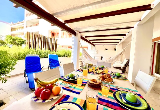 Apartamento em Vilamoura - VILAMOURA GRAND TERRACE WITH POOL by HOMING Apartamento em Vilamoura - VILAMOURA GRAND TERRACE WITH POOL by HOMING