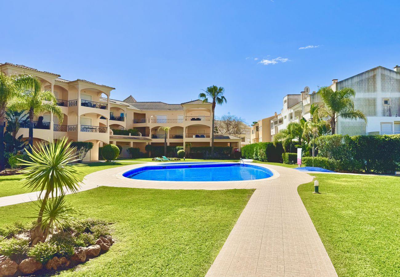 Apartamento em Vilamoura - VILAMOURA BEACH VILLAGE WITH POOL by HOMING