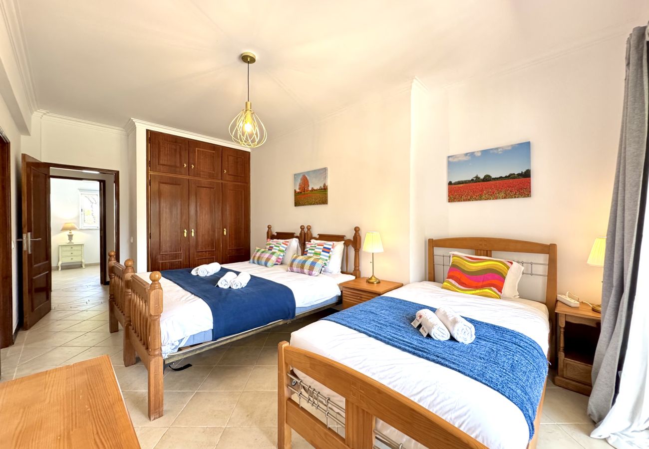 Villa em Quarteira - QUARTEIRA AMAZING VILLA WITH PRIVATE POOL by HOMIN
