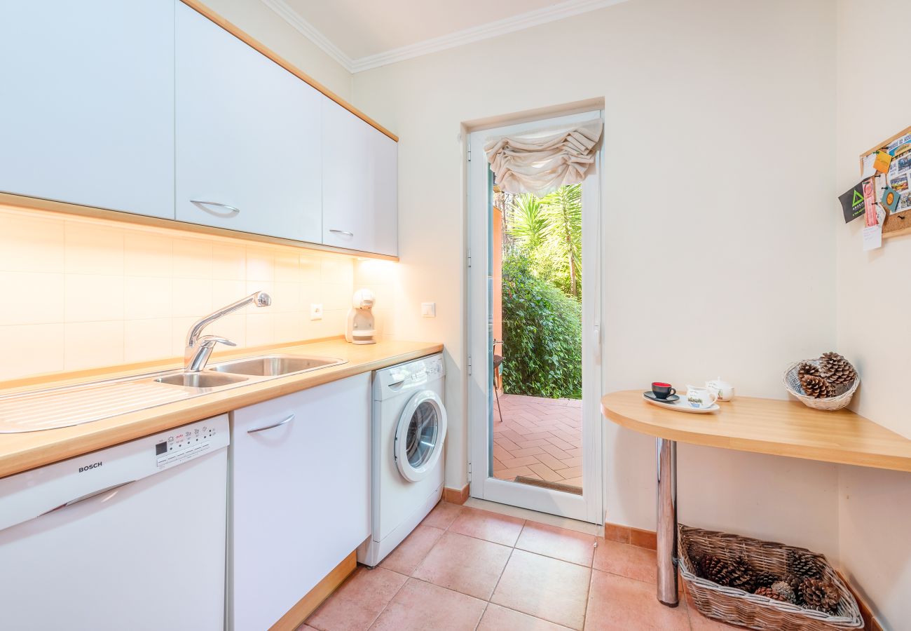 Apartamento em Almada - AROEIRA GARDEN by HOMING