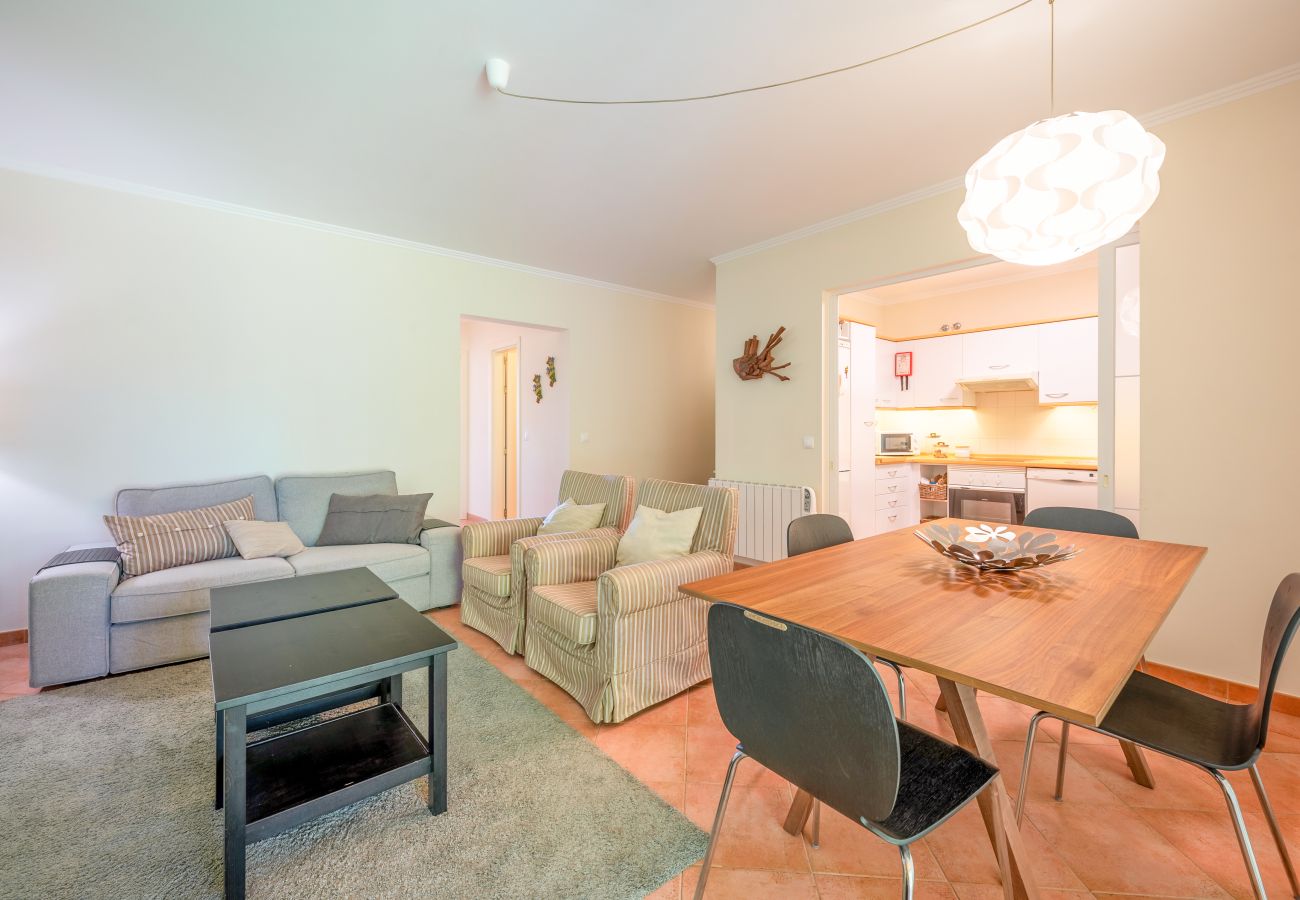 Apartamento em Almada - AROEIRA GARDEN by HOMING