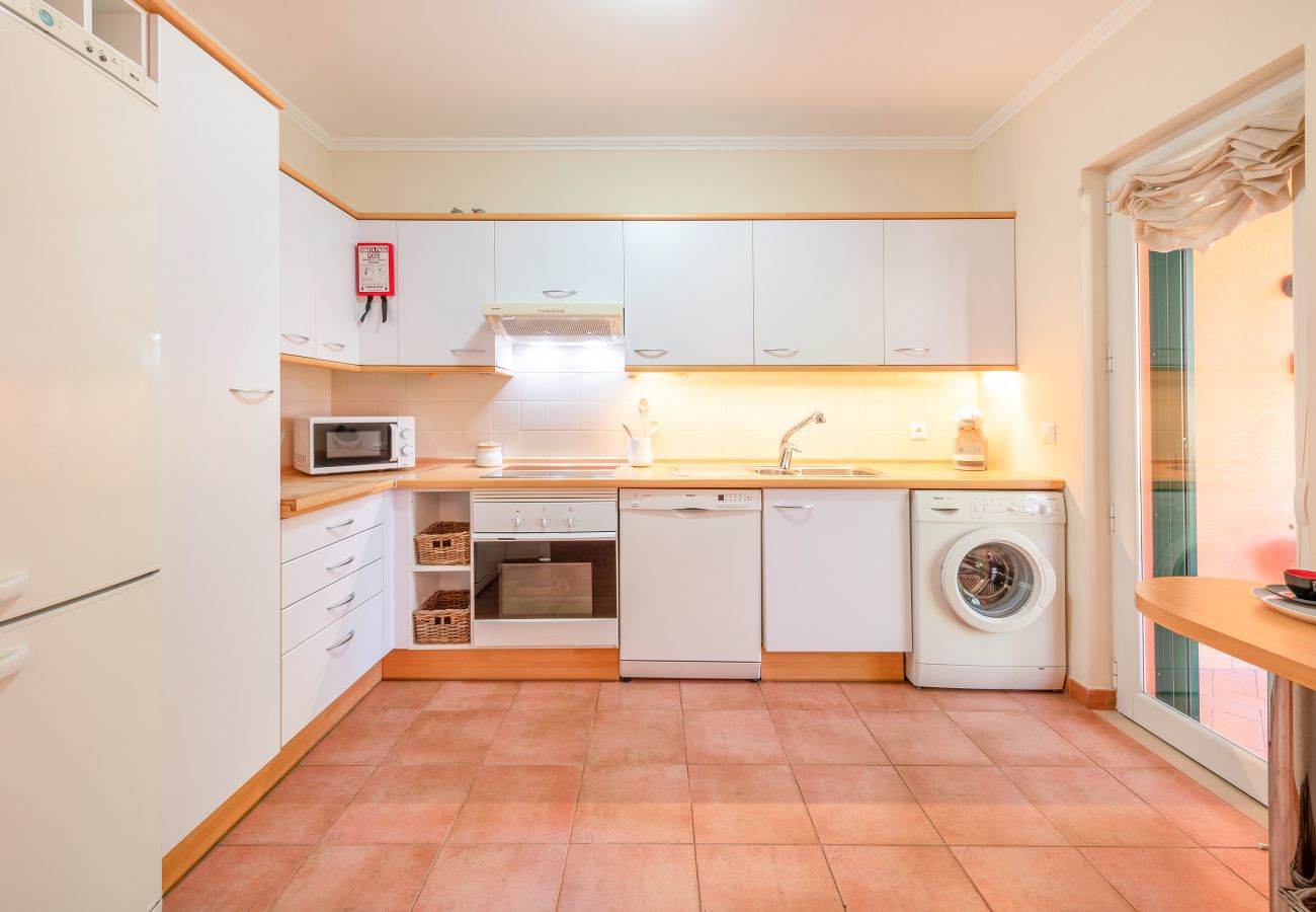 Apartamento em Almada - AROEIRA GARDEN by HOMING