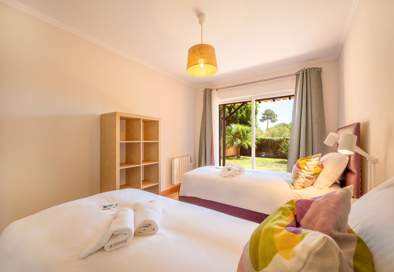 Apartamento em Almada - AROEIRA GARDEN by HOMING