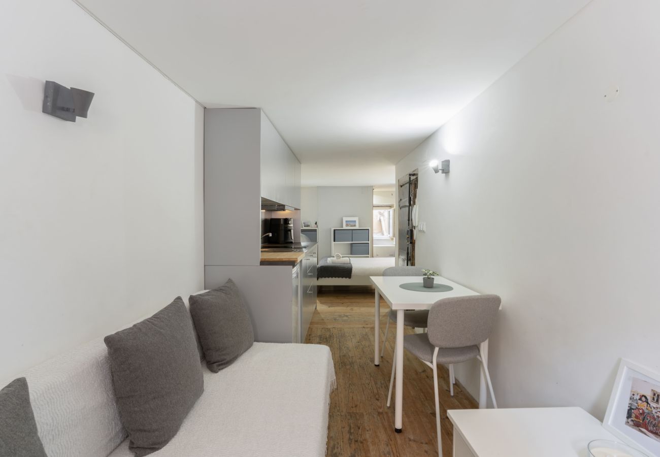 Apartamento em Lisboa - SANTOS STUDIO by Homing