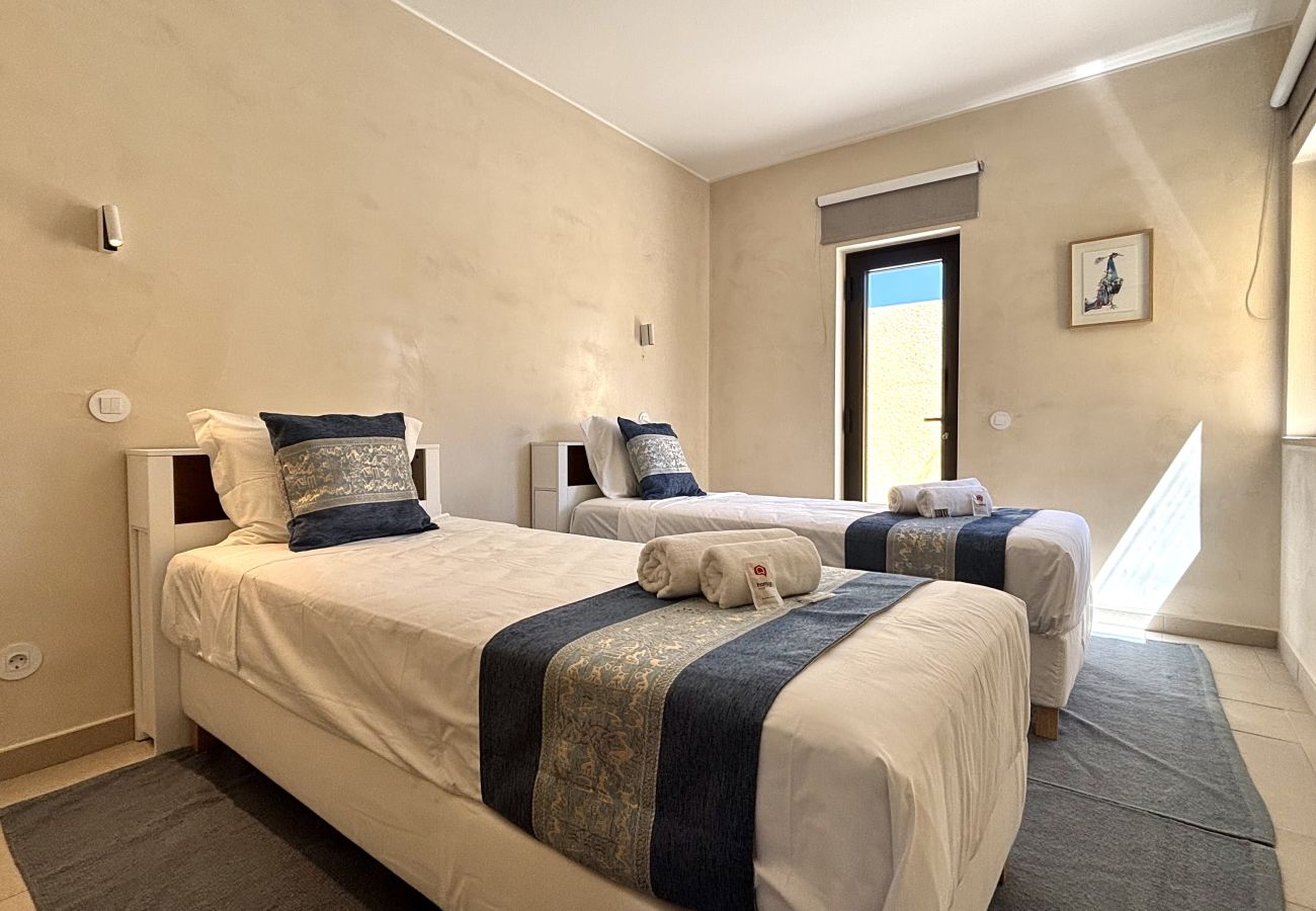 Apartamento em Vilamoura - VILAMOURA GOLF VILLA 4 WITH POOL by HOMING