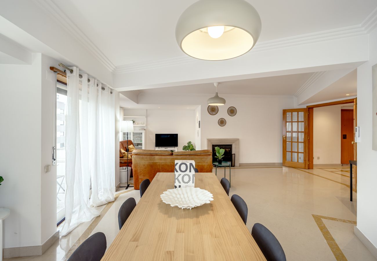 Apartamento em Lisboa - LARANJEIRAS GRAND APARTEMENT WITH PARKING by Homin