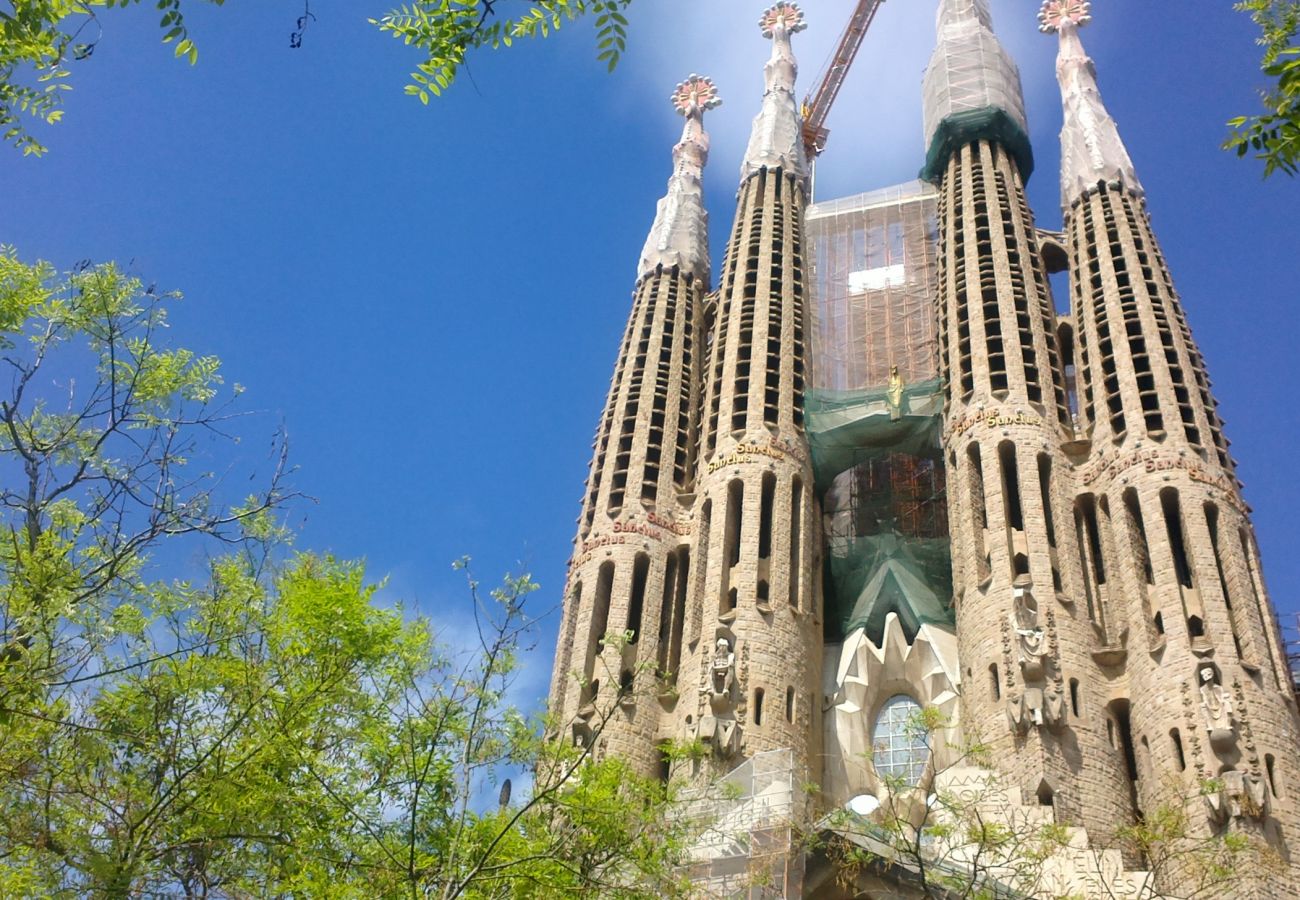 Apartment in Barcelona - DELUXE, central, boho, views, 3 bedrooms