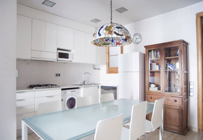 Apartment in Barcelona - VILADOMAT, large 4bed/2bath with balcony Apartment in Barcelona - VILADOMAT, large 4bed/2bath with balcony